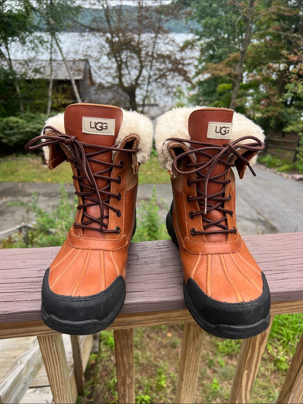 UGG Leather Shearling-Lined Lace-Up Waterproof  Boots Men’s Butte 8